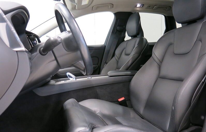 
								2022 Volvo XC60 T6 AWD PHEV B 340hp Leather Panorama full									