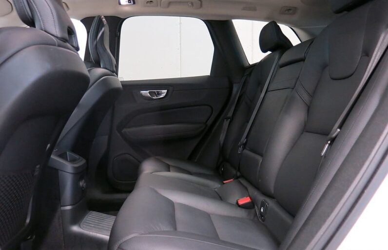 
								2022 Volvo XC60 T6 AWD PHEV B 340hp Leather Panorama full									