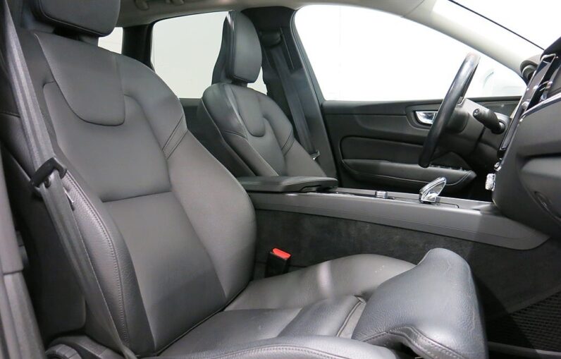 
								2022 Volvo XC60 T6 AWD PHEV B 340hp Leather Panorama full									