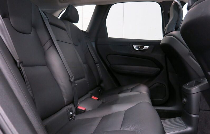 
								2022 Volvo XC60 T6 AWD PHEV B 340hp Leather Panorama full									